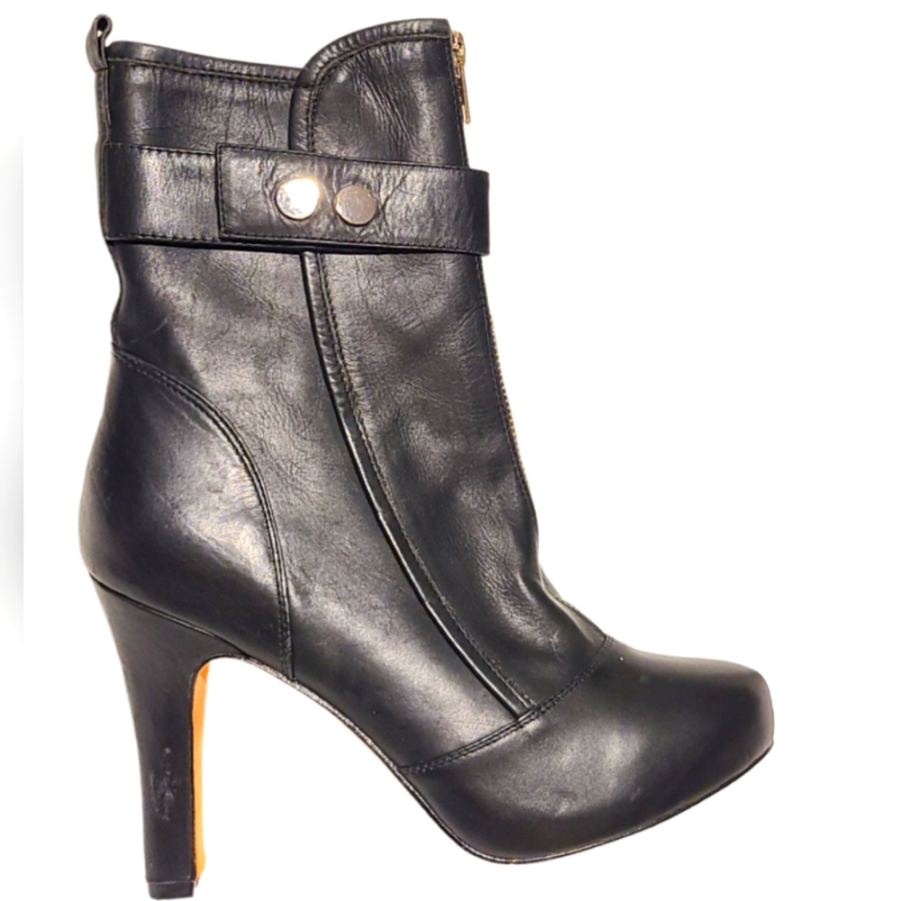 Elusive Zoe Kratzmann Boots NWOT  7.5
